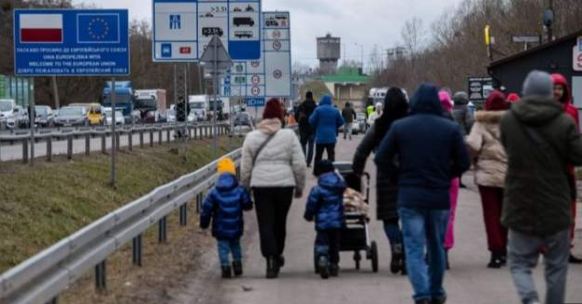 Invasion in Ukraine / Men separated at the border with their family, every man from 18 to 60 years old is not allowed to leave the country