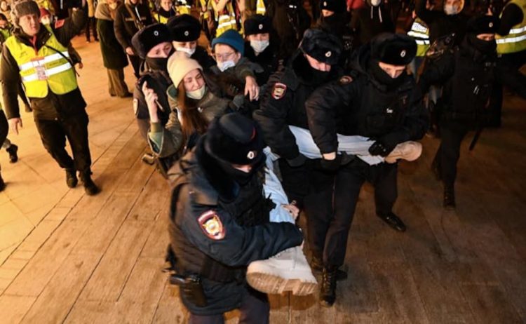 “War is killing Ukraine” / Protests in Russia have not stopped, over 1 thousand arrested