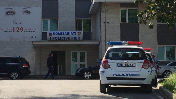 Threatened his wife, in handcuffs 31-year-old in Fier