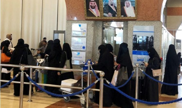 28,000 women apply for 30 seats as train drivers in Saudi Arabia (photos)