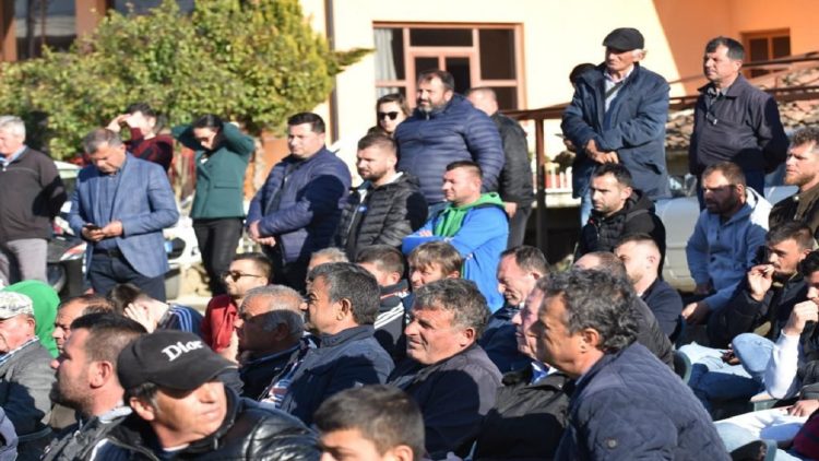 Balla, Kushi and Krifca meeting with residents in Hysgjokaj of Lushnja: To support agriculture and livestock