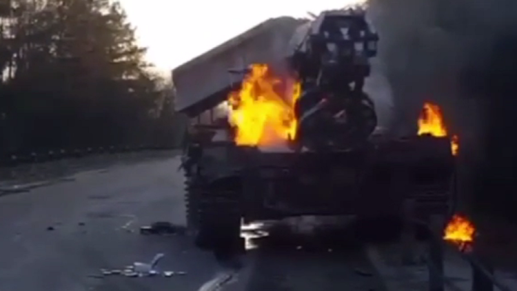 The moment when the Ukrainians blow up the Russian tank (Video)