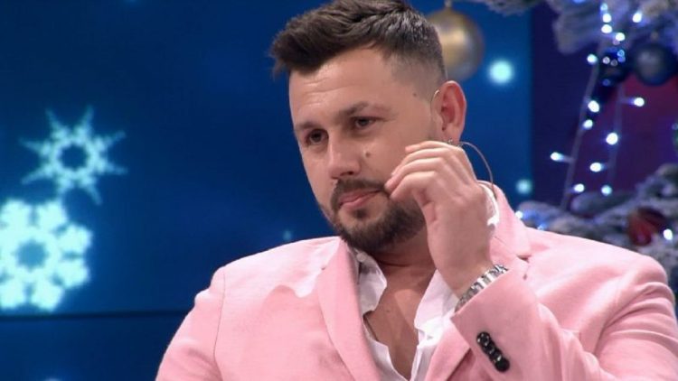 Mevlani makes the big mistake in the middle of the show: I did not know it was Valentine