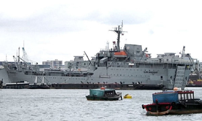 US Navy officers ‘corrupted by money and prostitutes’ (photos)