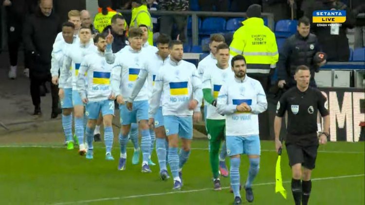 Solidarity for Ukraine, English football clubs come out with Ukrainian flags before the match
