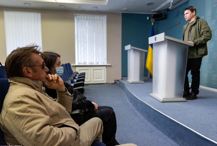 Conflict ‘takes away’ Hollywood / Sean Penn in the forefront of government conference in Kiev (photos)