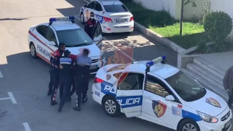 Trade and transportation of smuggled goods, two Albanians are arrested