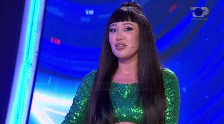 Sam’s gesture to Ilir / Dancer: We fight over Donald, the action was exaggerated