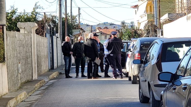 Serious in Fier, the woman is found by her massacred husband