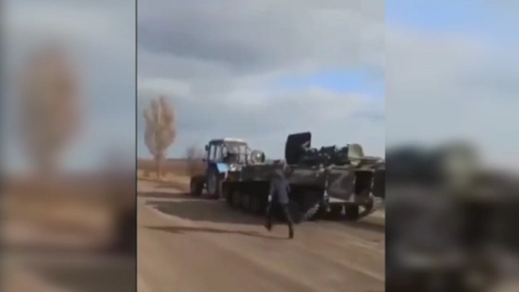 The epic moment when the Russians pull the tank by tractor