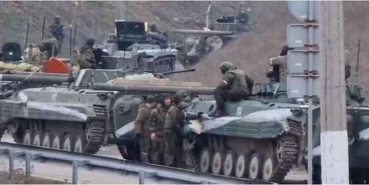 Video News / Russian troops approach the outskirts of Kiev