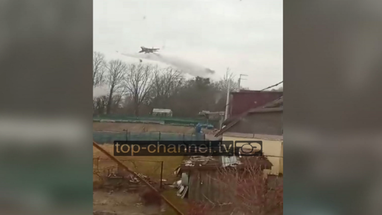 Shoot the attack of the Russian plane with a mobile phone, the children are terrified by the explosion