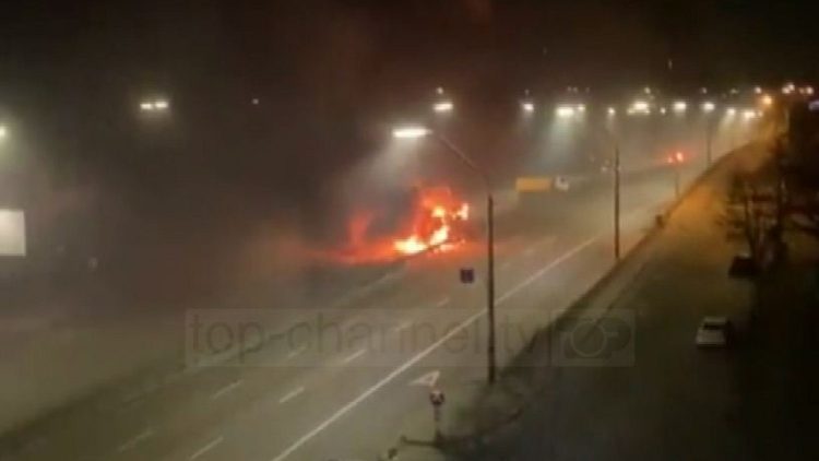 War in Ukraine / Part of the highway in Kiev is engulfed by fire overnight