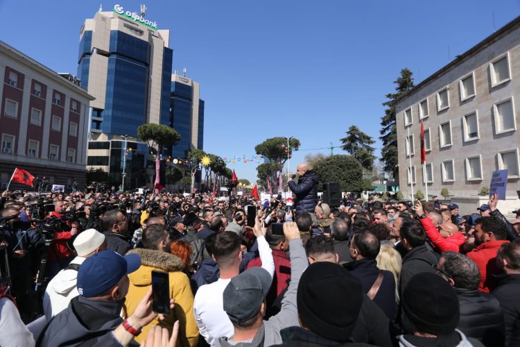 The protest against the price increase in Tirana closes after three and a half hours