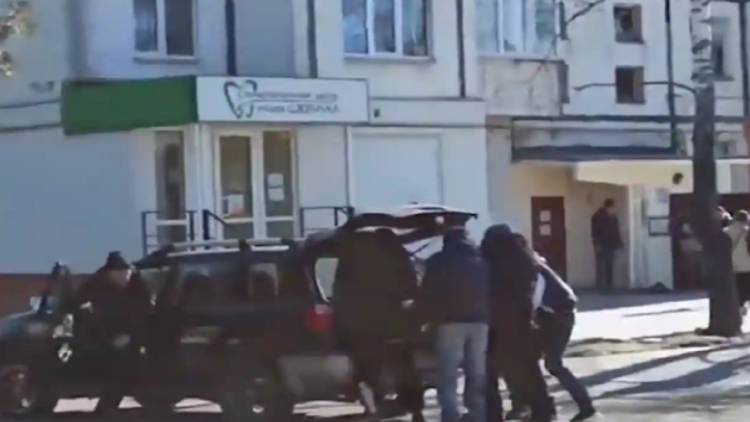 Were in line for bread, Russian troops kill 10 people in Chernihiv
