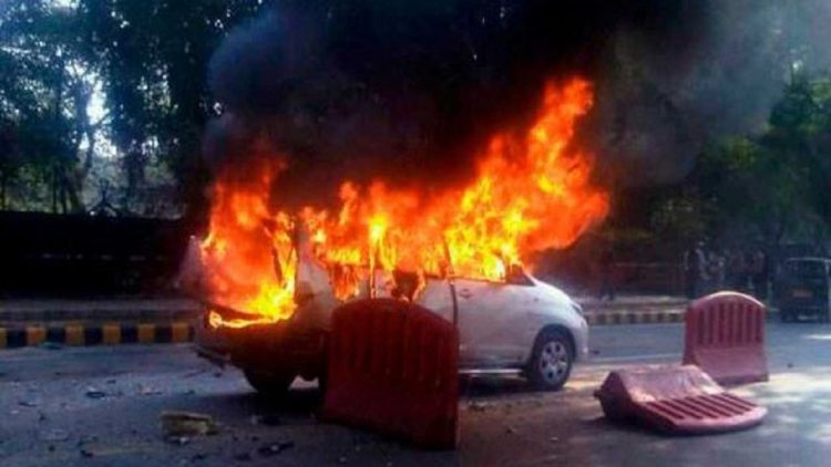 The van catches fire in Gjirokastra