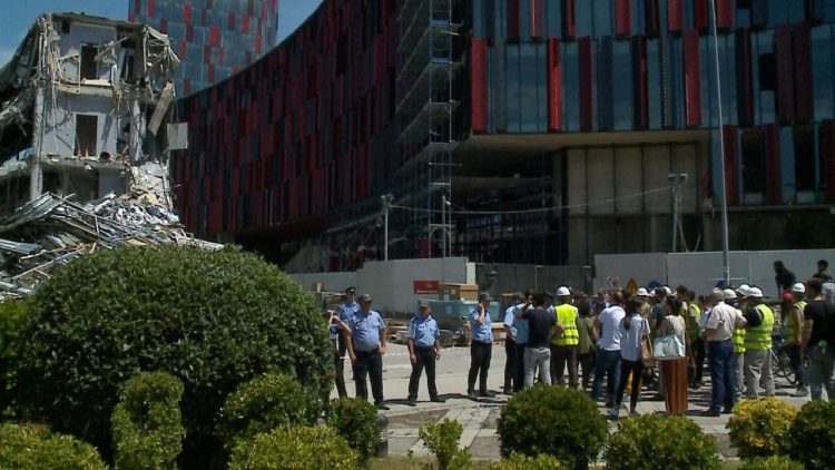 Legalization scandal / The building on Italy Square had violated the construction permit