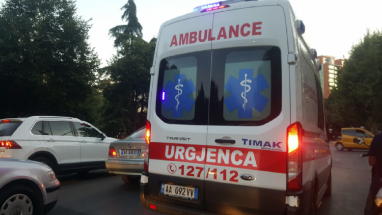 Double accident in Tirana, the engine collided with a pedestrian and another vehicle