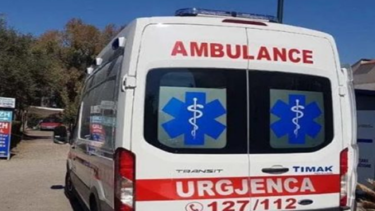The van collides with the trucks, ending up in the driver hospital
