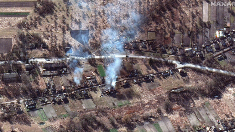 Massive Russian military convoys are dispersed, military vehicles are deployed in other areas