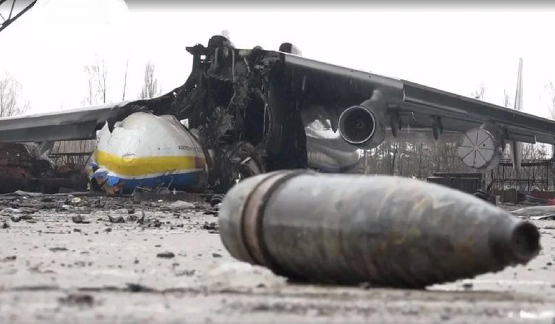Images show the wreckage of the world’s largest plane bombed at the airport near Kiev (photos)