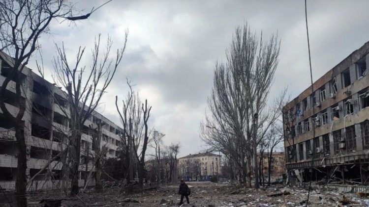 Ukraine: Russia bombs a mosque housing 80 people