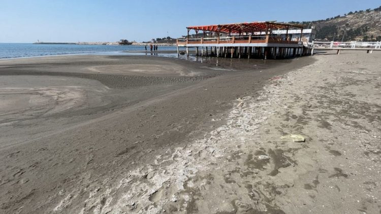Strange phenomenon in Shengjin, the sea recedes 20 meters