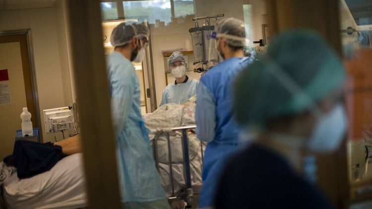 New cases of COVID break out in Greece, over 27 thousand infections in 24 hours