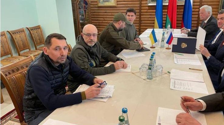 Talks between the Russian and Ukrainian delegations lasted 90 minutes, now working groups are discussing