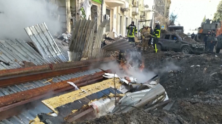 The miracle of the bombed theater: Women and children survive, Moscow: We did not!