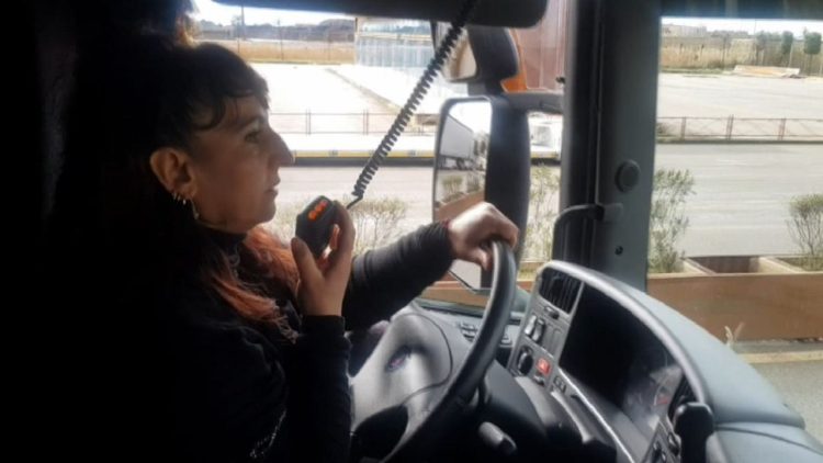 Women and men, all truckers / Rare family history from Ishmi