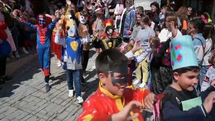 Gjirokastra Carnivals / Organization to attract tourists much earlier