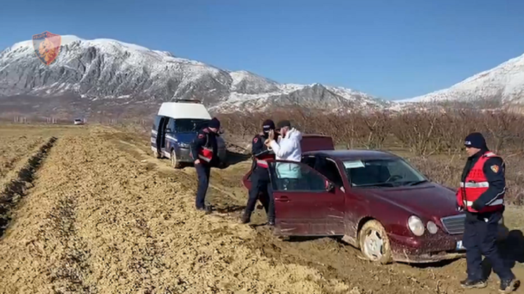 Helped foreign nationals cross the border, 19-year-old arrested
