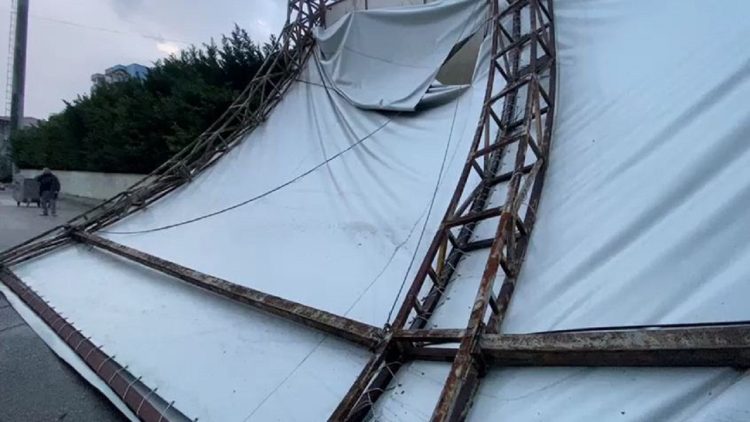 Bad weather and strong winds cause problems in Fier, no one is injured