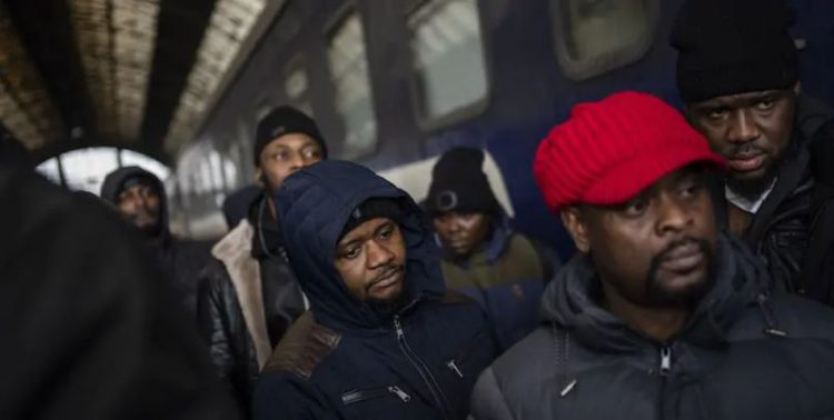 Why do people of color find it more difficult to escape from Ukraine