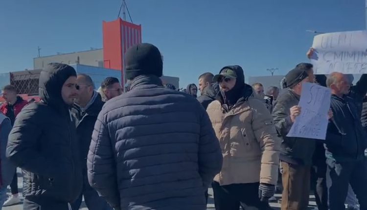 Rising prices / Residents of Lezha on the 4th day of the protest, block some roads