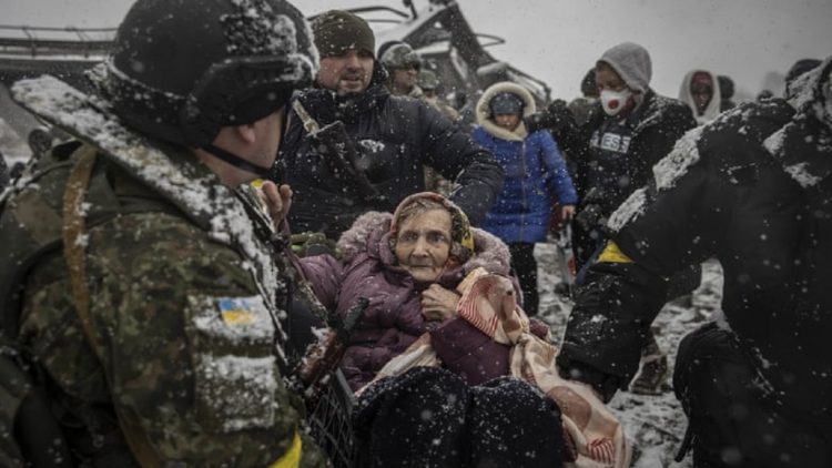War in Ukraine, thousands of refugees flock to Germany and France