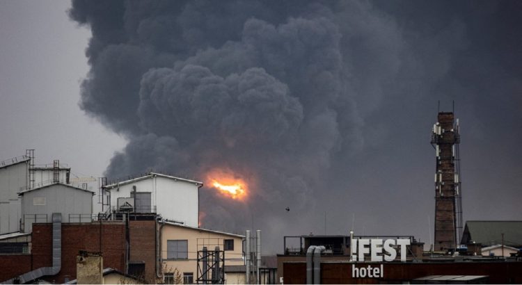 Rocket attacks in Lviv, destroying buildings