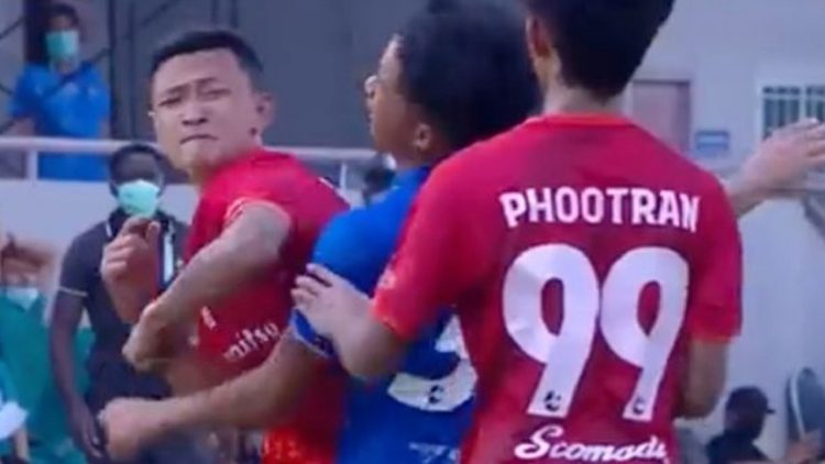 Forget football and hit the opponent in Muay Thai style, the club expels him