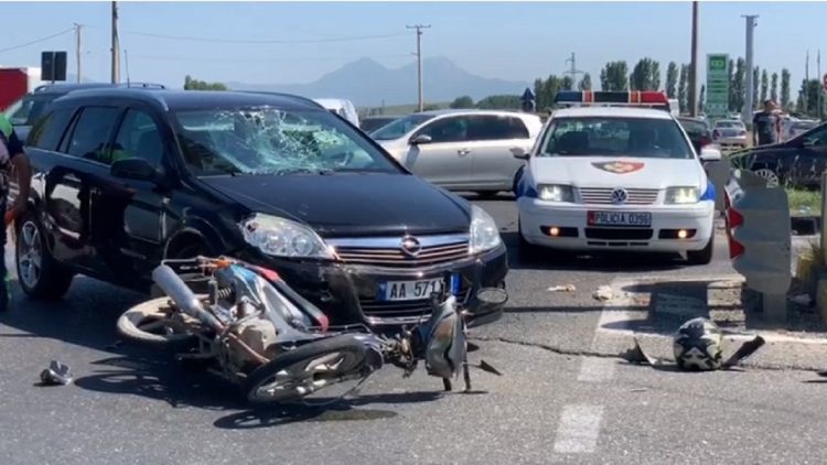 Accident in Fushë-Krujë, car crashes engine.  A person ends up in hospital