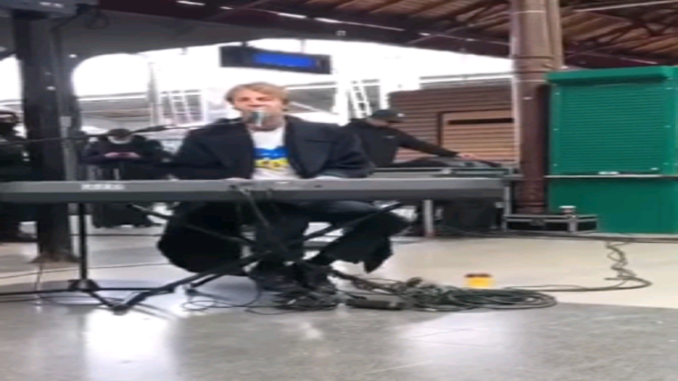 Music, not war!  Singer-songwriter Tom Odell gives an exciting performance singing about Ukraine