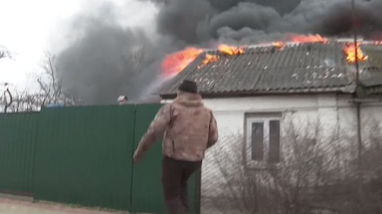 When the house burns down in front of his eyes, the Ukrainian tells how the Russians bombed his house