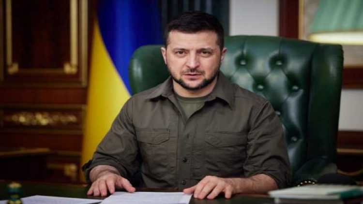 Zelensky speaks with the Pope, calling on the Vatican to mediate