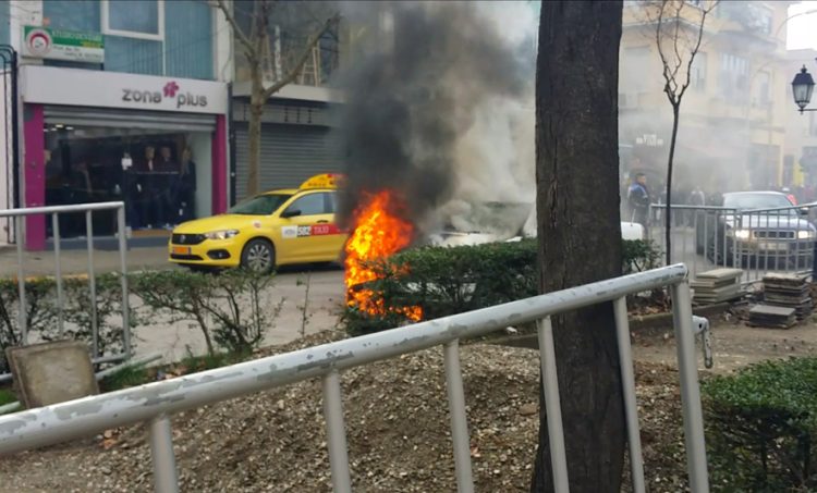 The car parked in the New Ring catches fire