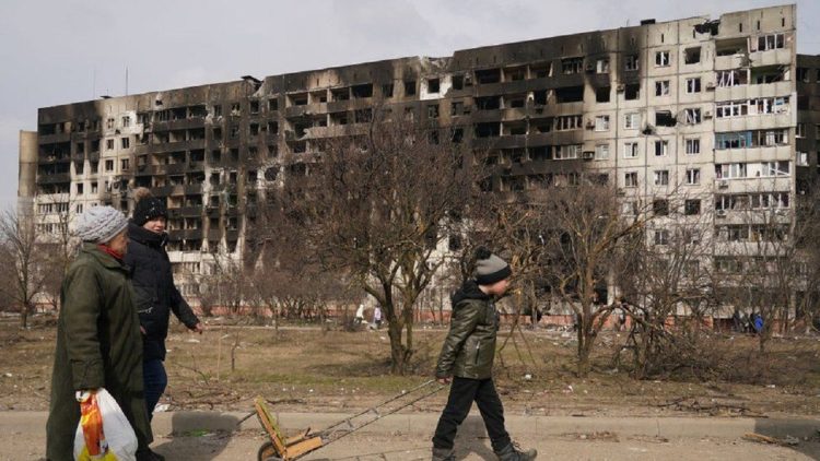 Russian troops leave northern Ukraine to move east