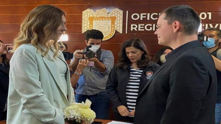 The war does not separate them either, Russia and Ukraine get married on the Mexican-American border