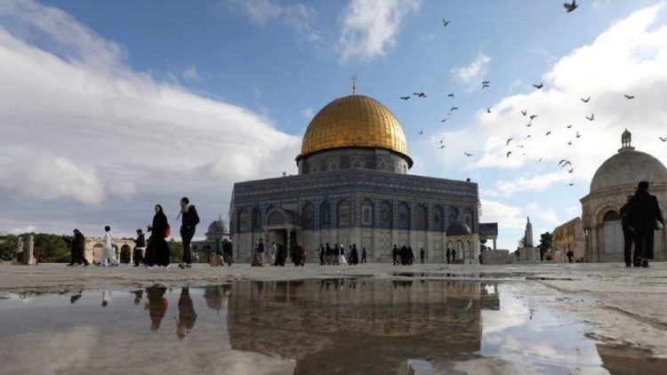 Clashes with Israeli police, over 100 Palestinians injured