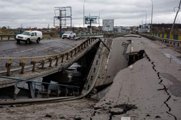 Russia strikes Kiev and Lviv as it intensifies its offensive against Mariupol