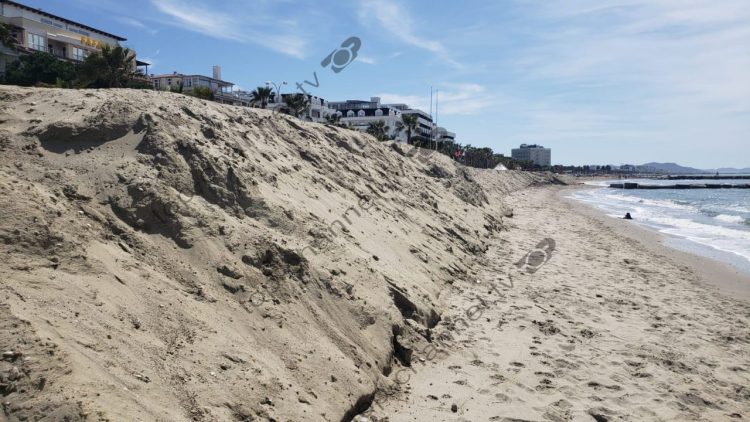 On the eve of the tourist season / Sand piles rise near the coast in Golem