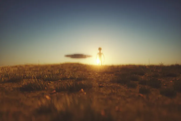 Professor: Aliens are among us and kidnap people from the ground (photos)